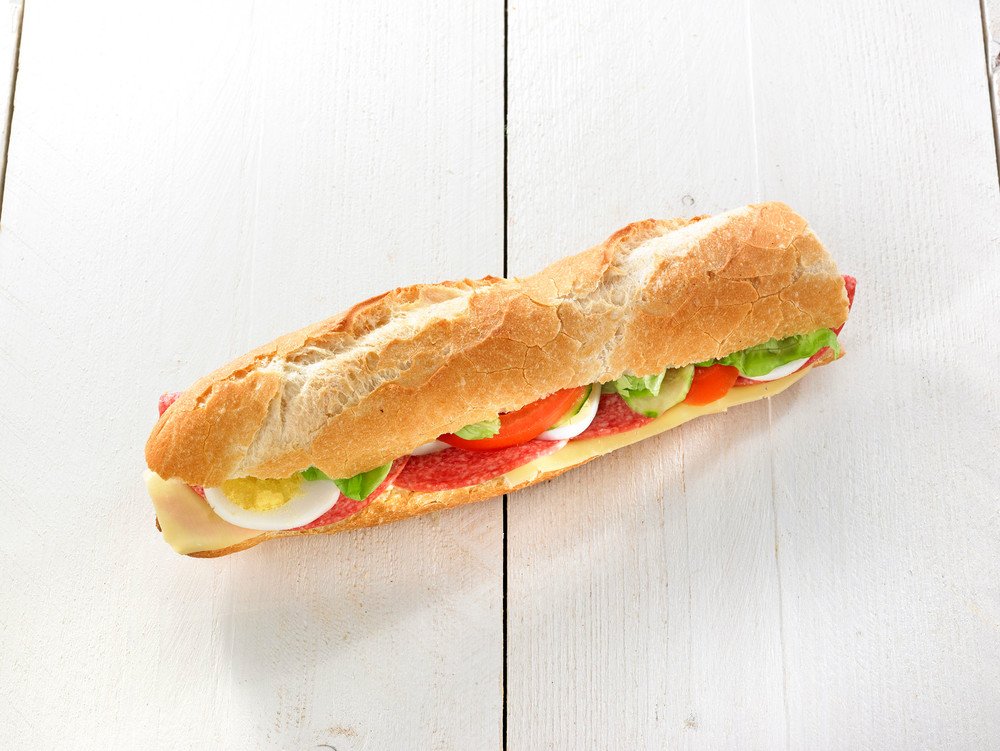 Broodje salami en kaas + groenten Belegde broodjes Aanbod St Paulus